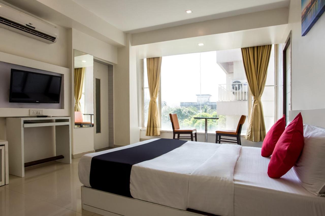 Capital O 35557 Hotel Aura Mumbai Exterior photo
